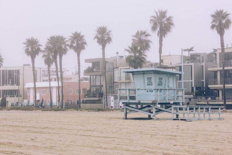 9 Tips Mengaplikasikan Gaya Desain Rumah Bernuansa Pantai California, Amerika